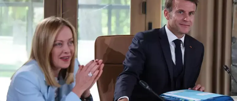 Giorgia Meloni attesa a Parigi per un vertice sullo stretto di Hormuz, dalla Francia:\u00A0«Non vogliamo pedaggi»\n