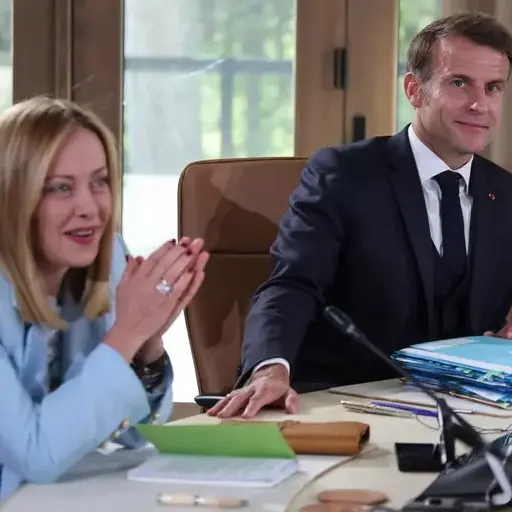 <p>Iran, aerei Usa autorizzati a utilizzare basi francesi. Macron sente Meloni: «Insieme per l'invio di mezzi militari a Cipro» – <span style=\"color:hsl(0,75%,60%);\">LIVE</span></p>