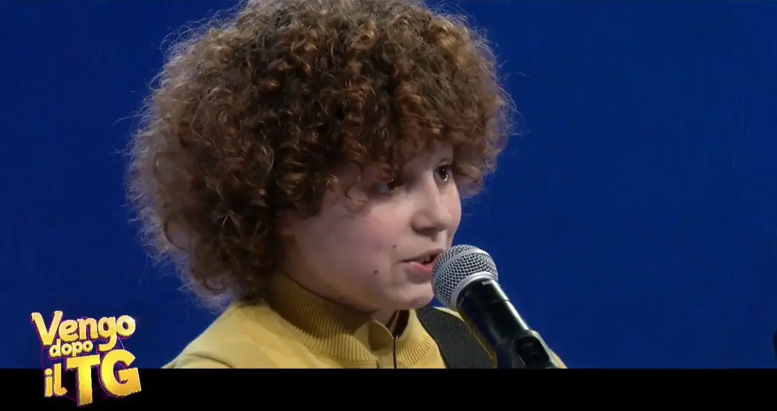 Ha conquistato i palcoscenici nazionali, Michele Bruzzese incanta anche LaC: «Amo Battisti, Mogol mi ha consigliato di imparare la chitarra»\n