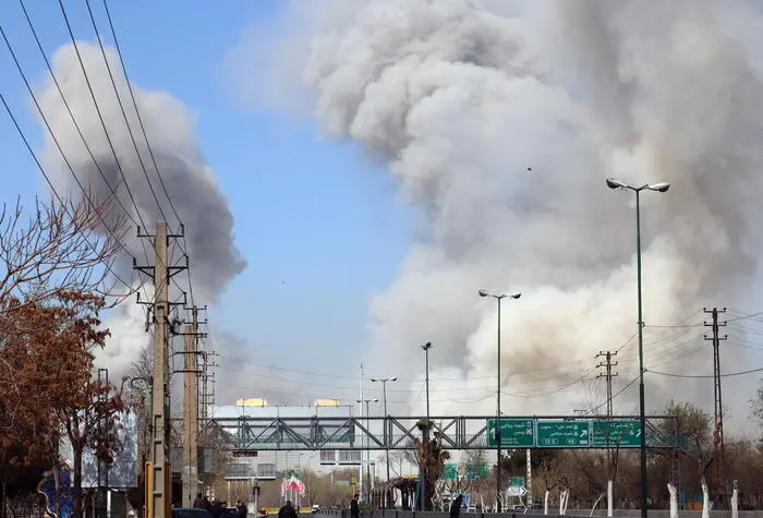 Iran,\u00A0aerei Usa autorizzati a utilizzare basi francesi.\u00A0Teheran avverte l’Europa: «Se resta in silenzio è complice»\u00A0–\u00A0LIVE