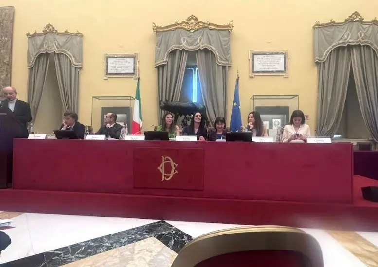 L’Educazione finanziaria come scudo contro la violenza: il manifesto per l’indipendenza economica alla Camera dei deputati\n\n\u00A0\n