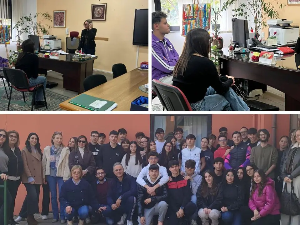 Castrovillari, Mirko e Azzurra tornano in classe dopo Dubai: striscione e abbracci al Mattei