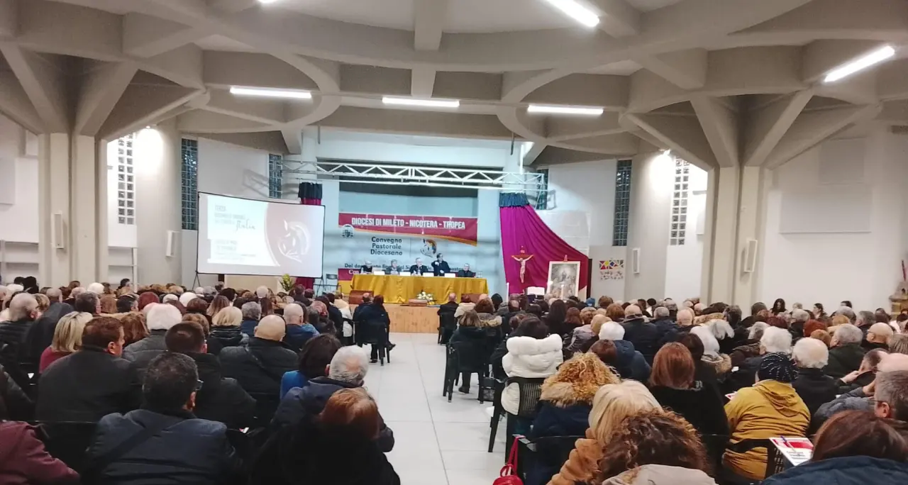 <p><span style=\"color:hsl(0, 75%, 60%);\">Convegno diocesano</span> a Vena di Jonadi, il vescovo: «Importante un cammino condiviso fondato sull'ascolto reciproco»</p>