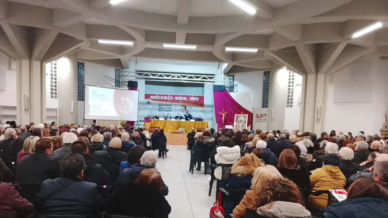 Convegno diocesano a Vena di Jonadi, il vescovo: «Importante un cammino condiviso fondato sull'ascolto reciproco»\n