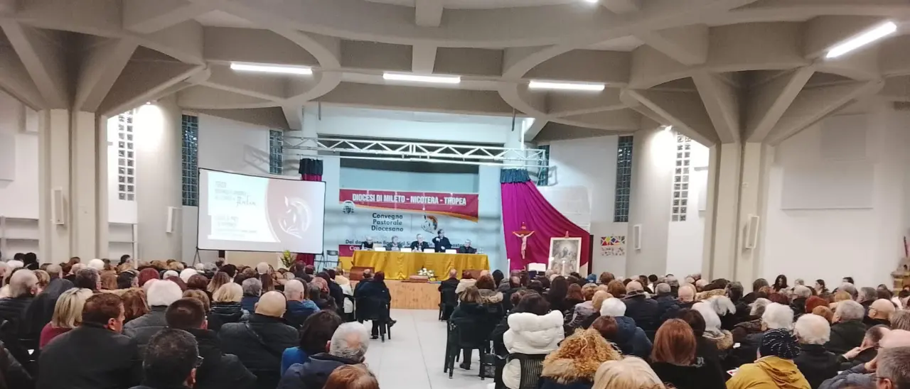 Convegno diocesano a Vena di Jonadi, il vescovo: «Importante un cammino condiviso fondato sull'ascolto reciproco»\n