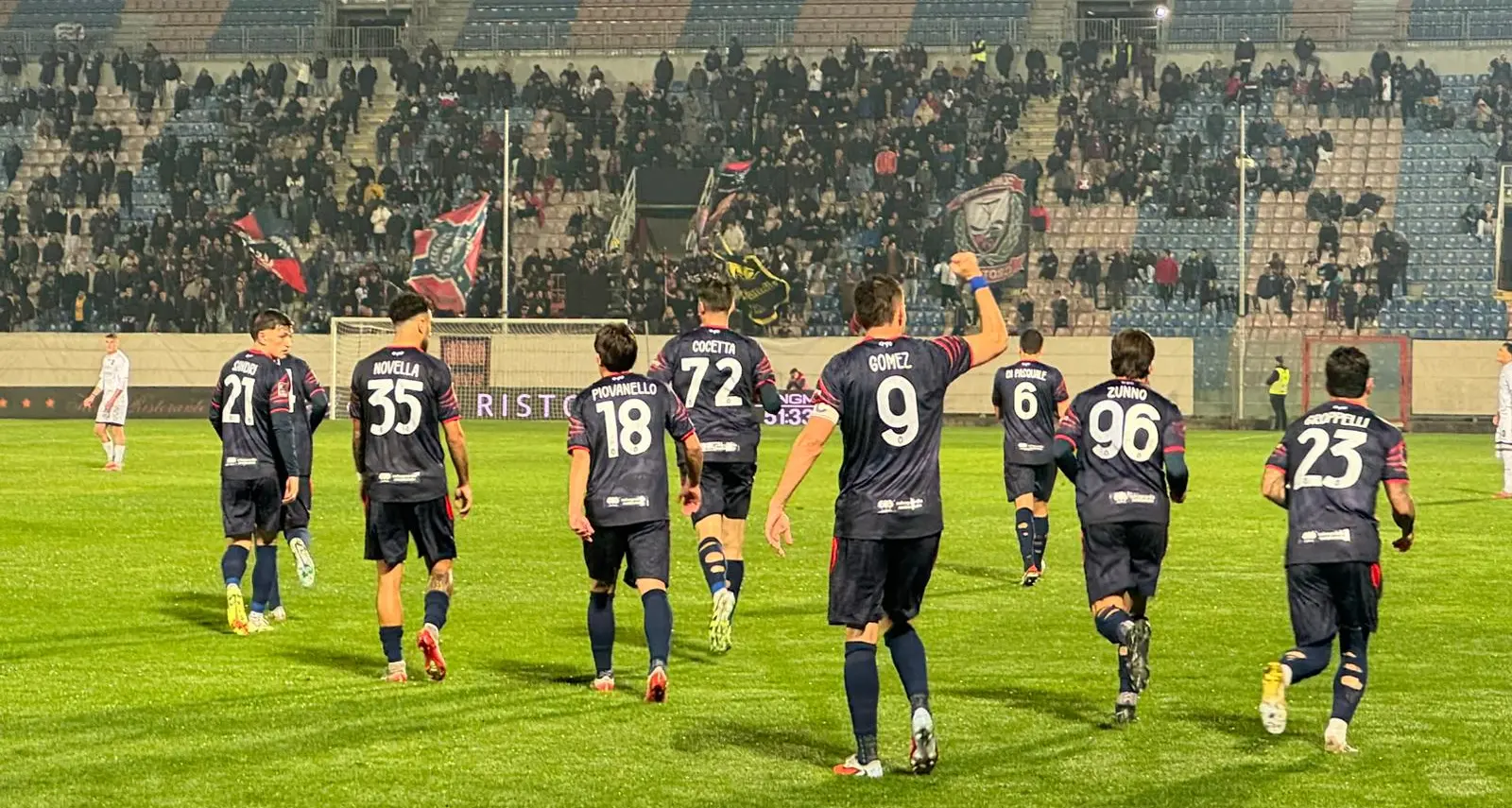 Crotone-Cavese 2-0: una doppietta di Gomez fa volare gli squali\u00A0\n