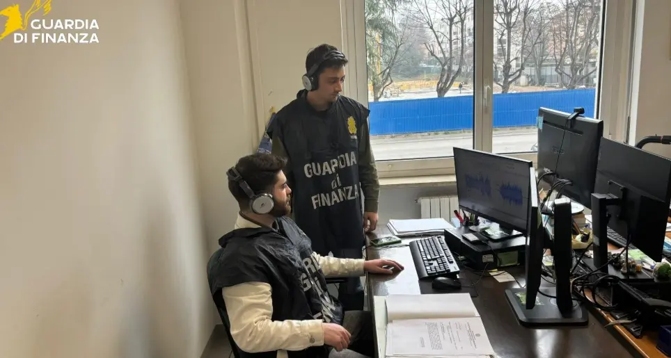 <p>Scoperta <span style=\"color:hsl(0,75%,60%);\">frode da due milioni sui fondi Pnrr</span><span style=\"color:hsl(0, 0%, 0%);\">,</span> sequestri in tutta Italia (anche a Tropea): 12 persone indagate</p>