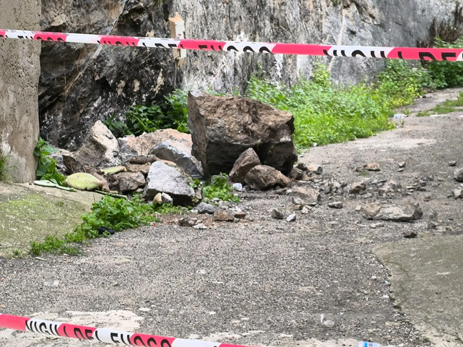 Frana a Cassano, interdetta la zona sud ovest della Pietra del Castello. Evacuate alcune famiglie\n