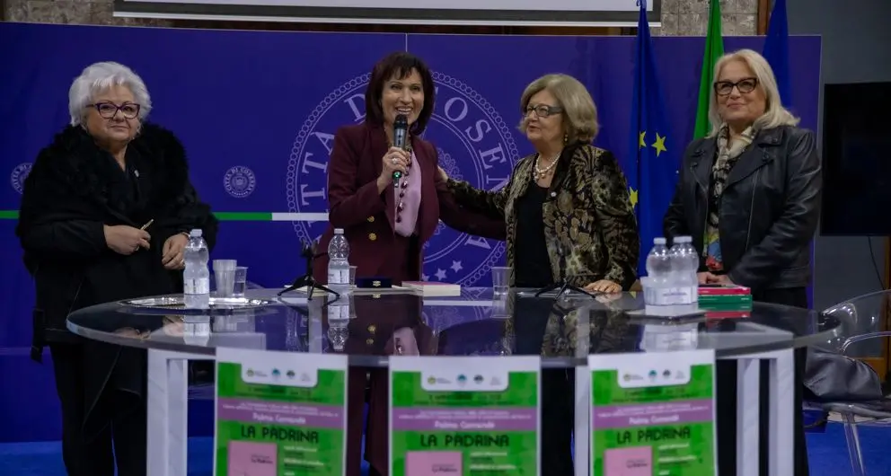 Cosenza, Palma Comandè presenta “La padrina”: «Ho raccontato i paesi più difficili»\n