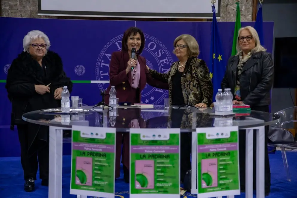 Cosenza, Palma Comandè presenta “La padrina”: «Ho raccontato i paesi più difficili»\n