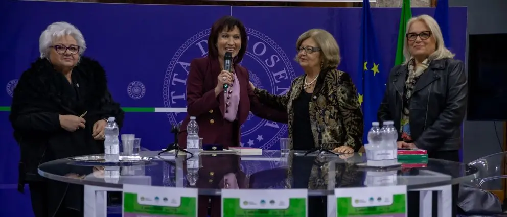 Cosenza, Palma Comandè presenta “La padrina”: «Ho raccontato i paesi più difficili»\n