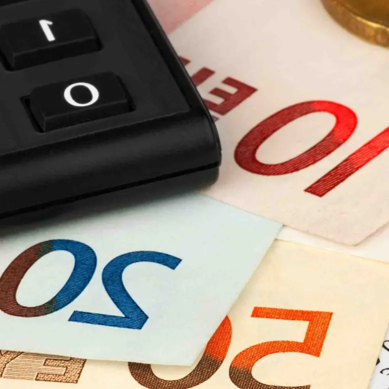 Bollette, in Calabria nel 2025 spesi in media 1657 euro. Reggio la più cara per la luce, Catanzaro per il gas\n