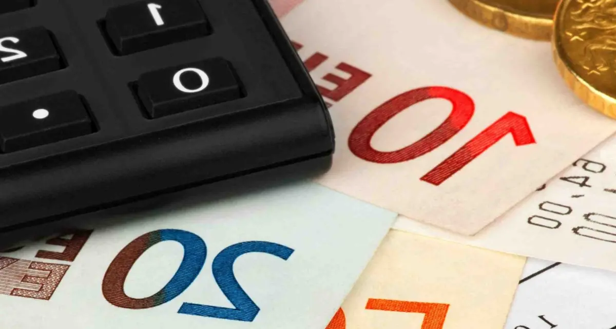 <p>Bollette, in Calabria nel 2025<span style=\"color:hsl(0, 75%, 60%);\"> spesi in media 1657 euro.</span> Reggio la più cara per la luce, Catanzaro per il gas</p>