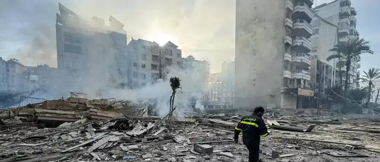 Iran attacca basi Usa in Kuwait, Trump: «Nessun accordo, mi aspetto resa incondizionata e nuovi leader». Colpita postazione Unifil - LIVE\n