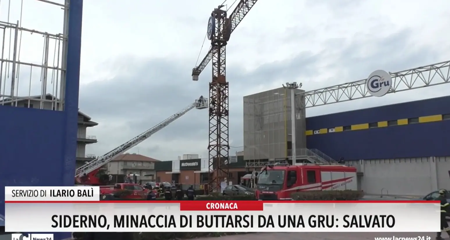 Siderno, minaccia di buttarsi da una gru: salvato