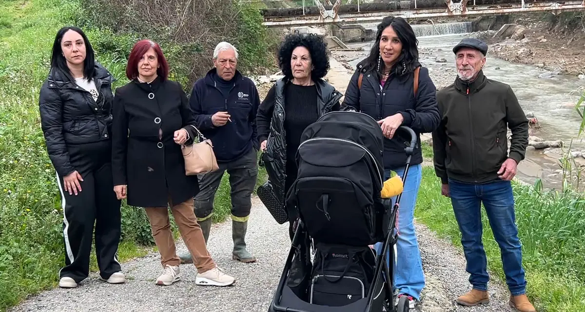 Cosenza, la disperazione delle famiglie evacuate: «Dateci un segnale, vogliamo tornare a casa» | FOTO – VIDEO
