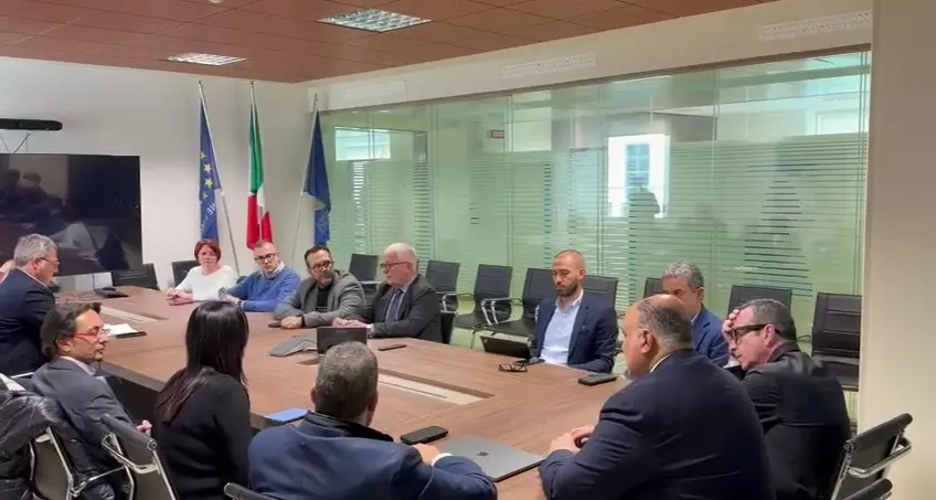 <p>Konecta, <span style=\"color:hsl(0, 75%, 60%);\">mille famiglie calabresi a rischio</span>: l’opzione dell’Istituto Poligrafico per evitare la cassa integrazione</p>