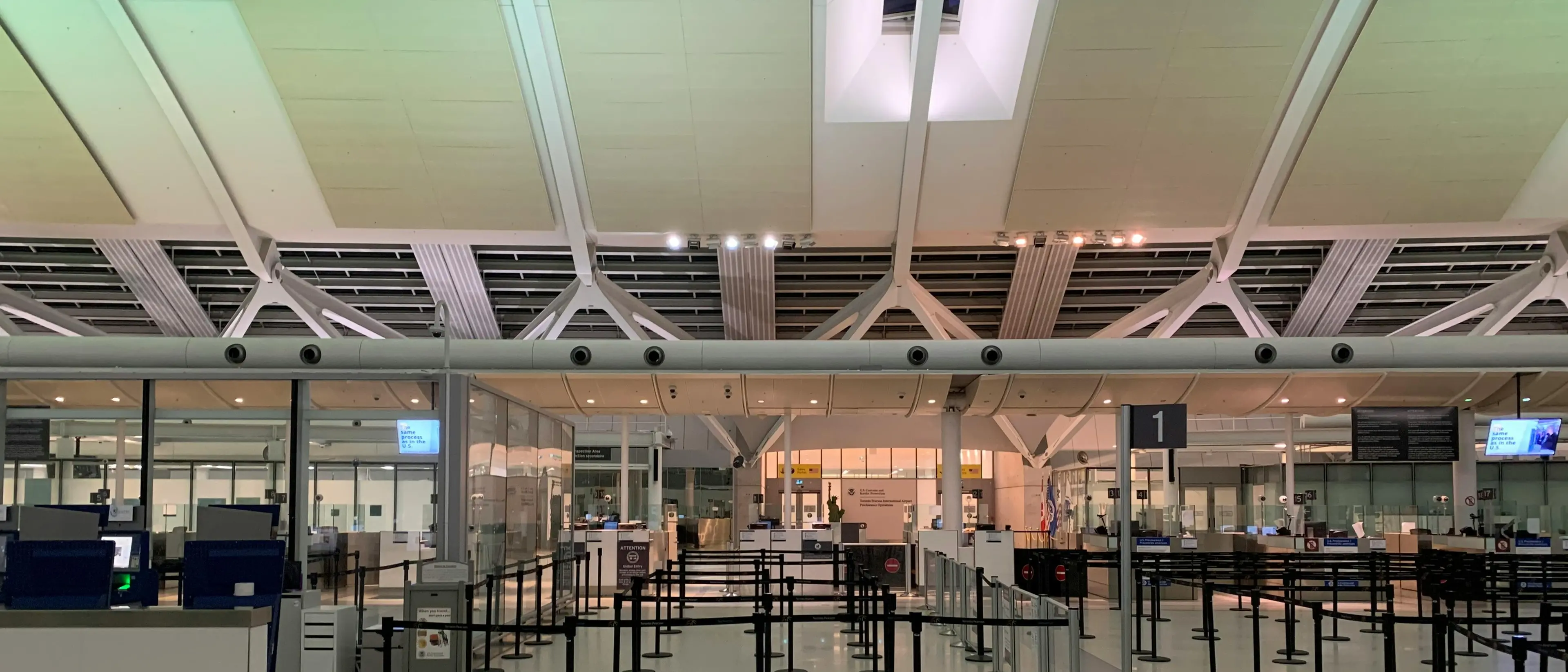 La guerra nel Golfo\u00A0abbatte il turismo: voli cancellati, hotel vuoti e milioni di passeggeri bloccati\n