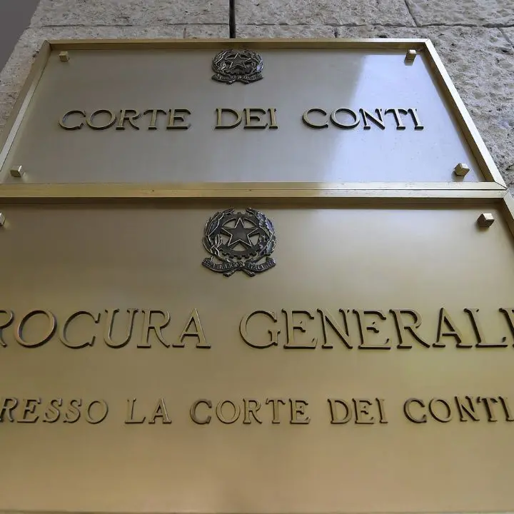 In Calabria i Comuni sono in crisi: dissesti e riequilibri colpiscono oltre un milione di abitanti nel 2025\n