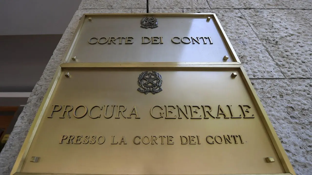 In Calabria i Comuni sono in crisi: dissesti e riequilibri colpiscono oltre un milione di abitanti nel 2025\n