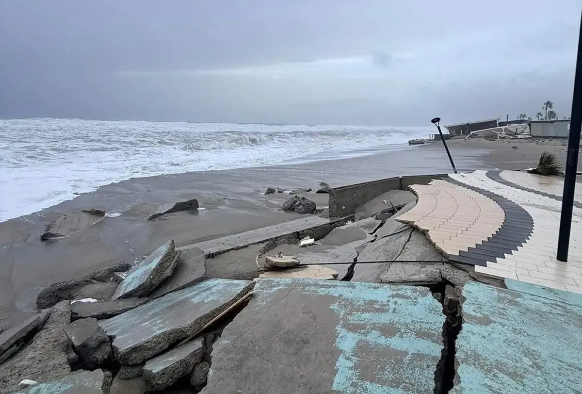 Siderno, appello ai sindaci: «La nostra costa sta scomparendo. Difendiamola»\n