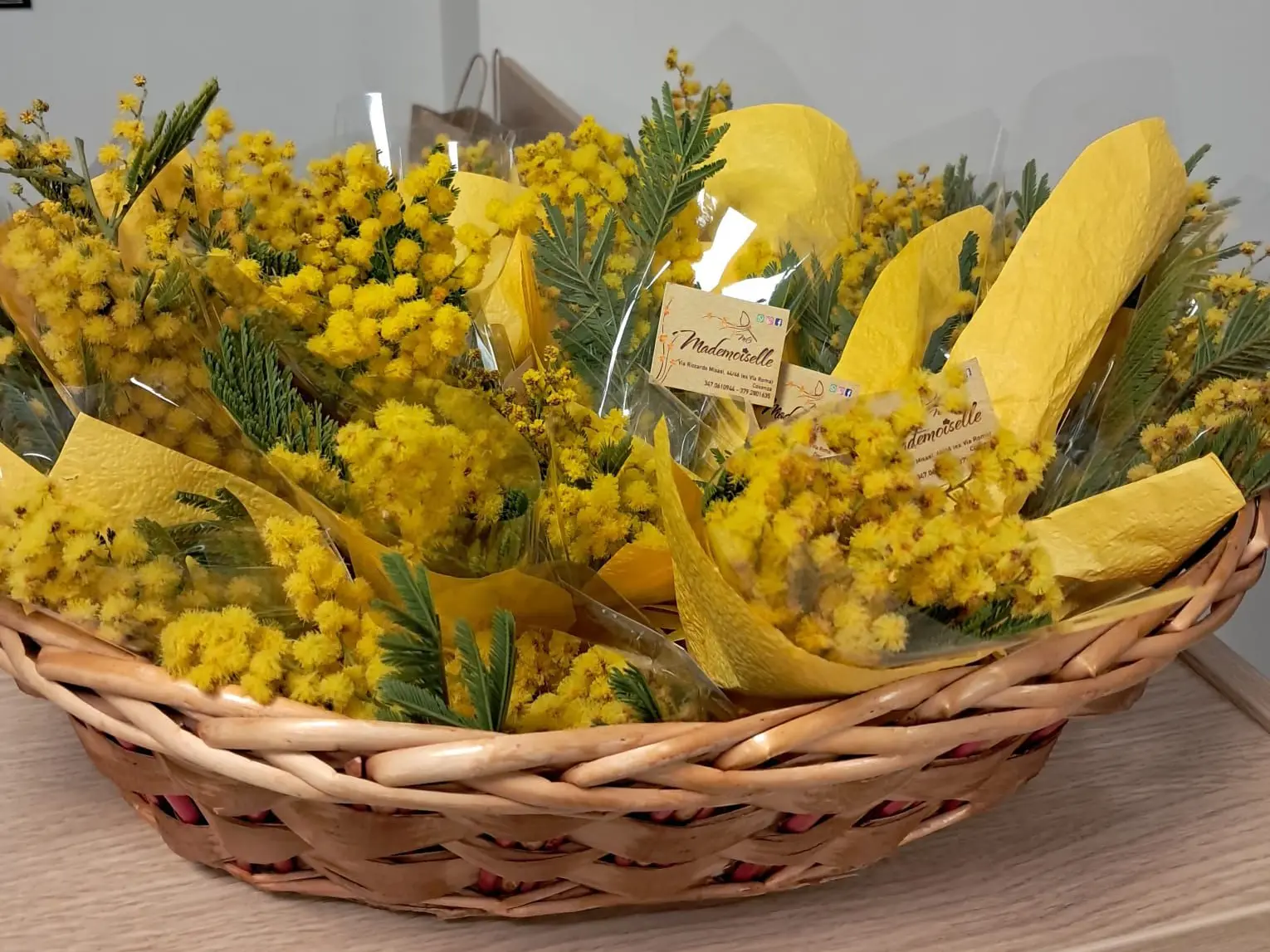 Mimose, trucchi e massaggi: nel reparto di Oncologia a Cosenza l’8 Marzo arriva in anticipo grazie a Onco Med