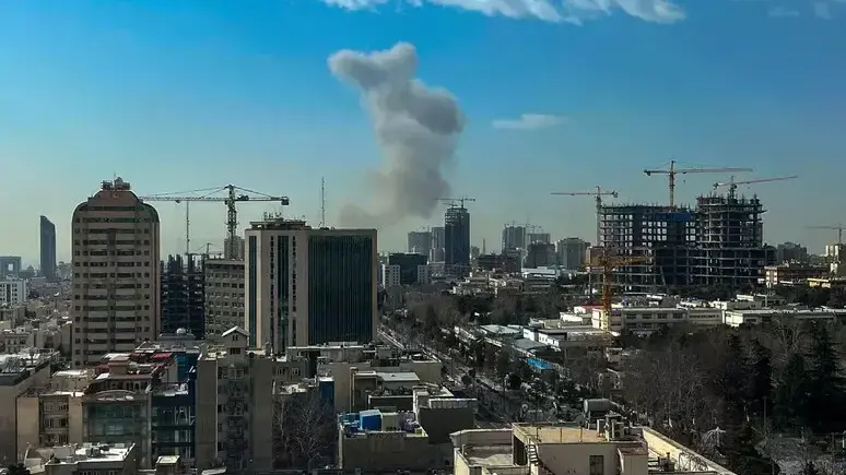 Pioggia di missili su Teheran, Trump: «Allargheremo gli attacchi a nuovi bersagli». L’Iran: «Non ci arrenderemo mai». E minaccia l’Europa – LIVE\n