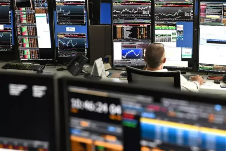 Le Borse europee bruciano 918 miliardi in una settimana. Il petrolio schizza a 90 dollari al barile\n