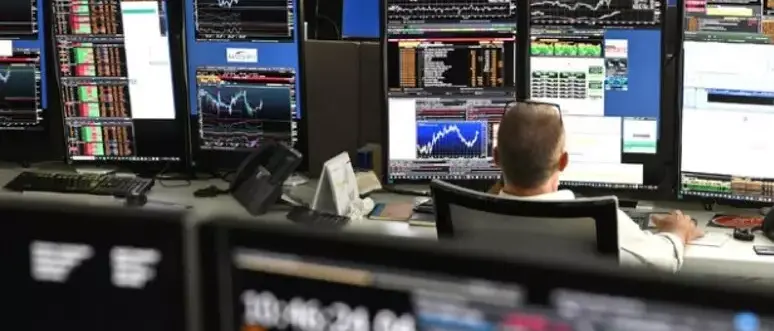 Le Borse europee bruciano 918 miliardi in una settimana. Il petrolio schizza a 90 dollari al barile\n