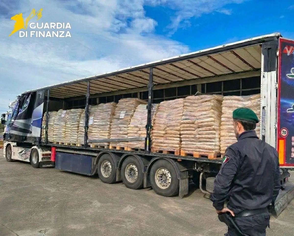 Sequestrate oltre 250 tonnellate di pellet di origine turca\u00A0potenzialmente dannoso\u00A0\n