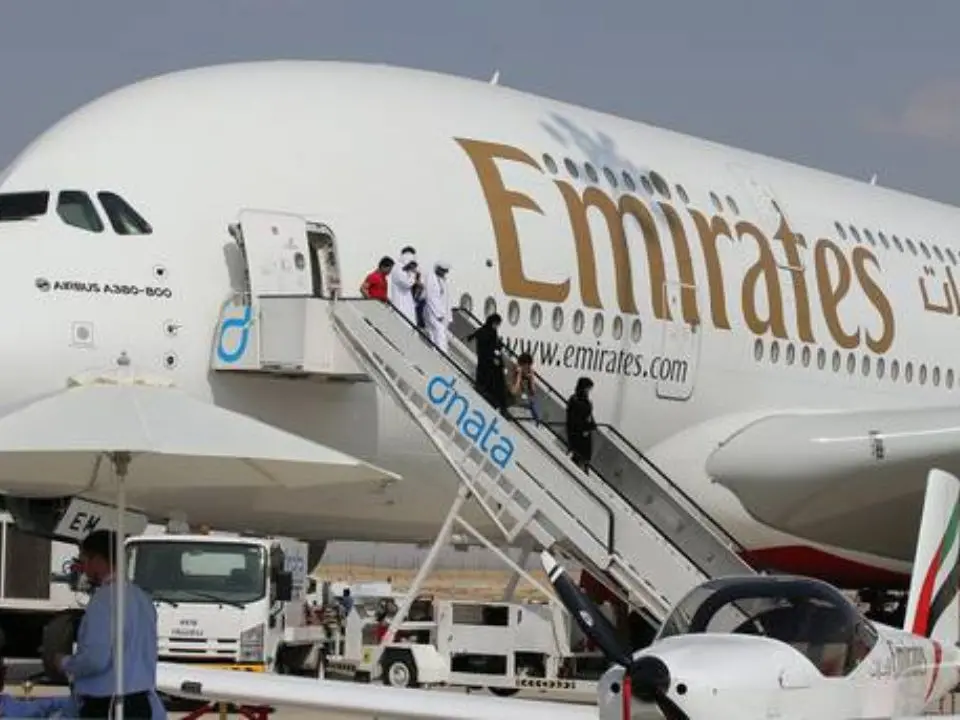 Emirates sospende e poi riattiva i voli da e per Dubai. Riapre l’aeroporto chiuso dopo l’allarme aereo