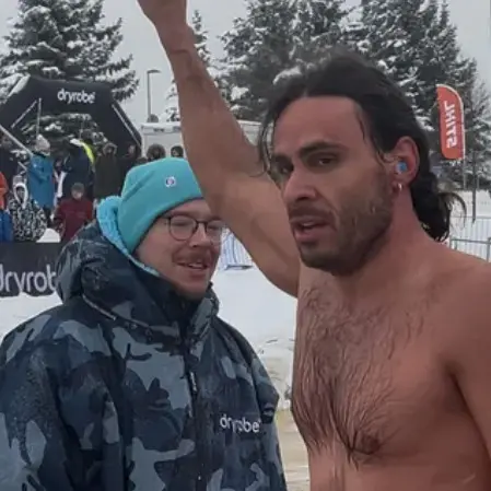 <p>Egor Tropeano, un cosentino trionfa ai Mondiali di Nuoto invernale: tripletta nella rana nelle acque gelide della Finlandia</p>