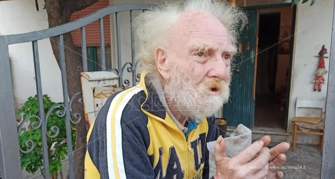 <p>Era rinato anche grazie a LaC, <span style=\"color:hsl(0, 75%, 60%);\">addio a Giacomo Perrone</span>: questa mattina l'ultimo saluto a Scalea</p>