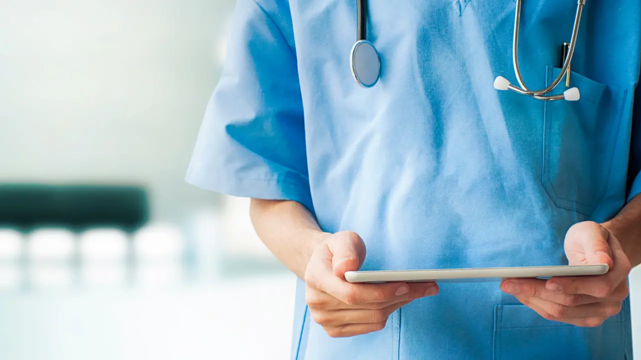 <p>Frosinone, medico gettonista (ultrasettantenne) guadagna 35mila euro in un mese: interrogazione al governatore del Lazio</p>