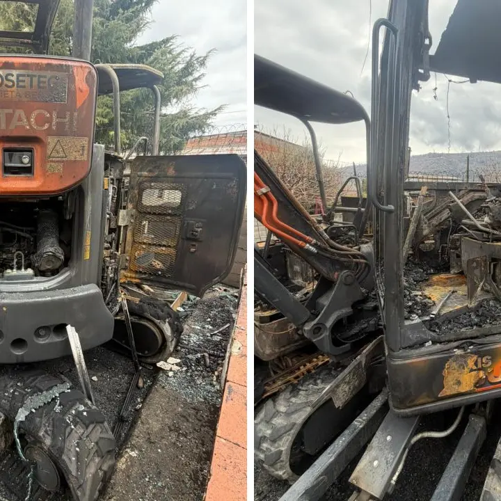 Sinopoli, incendiati due mezzi meccanici di un’impresa. Fillea Cgil: «Gravissima intimidazione»\n