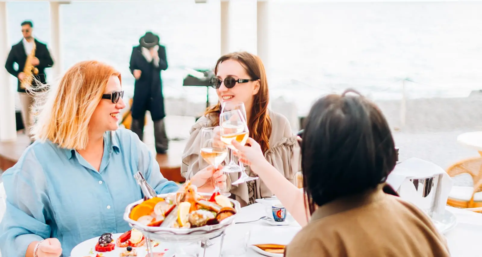 L’iconica domenica Riva diventa una giornata per celebrare l’importanza delle donne, in occasione dell’8 Marzo\n