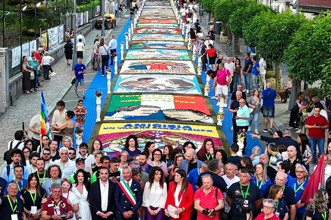 Taurianova prepara l’ottava\u00A0Infiorata e sceglie il racconto del genio italiano\n