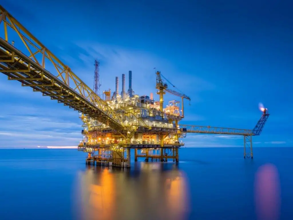 La guerra si allarga e il petrolio torna a dettare legge: impennata del 36% in appena sette giorni\n