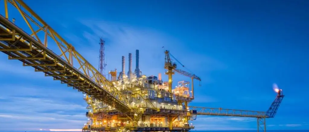 La guerra si allarga e il petrolio torna a dettare legge: impennata del 36% in appena sette giorni\n