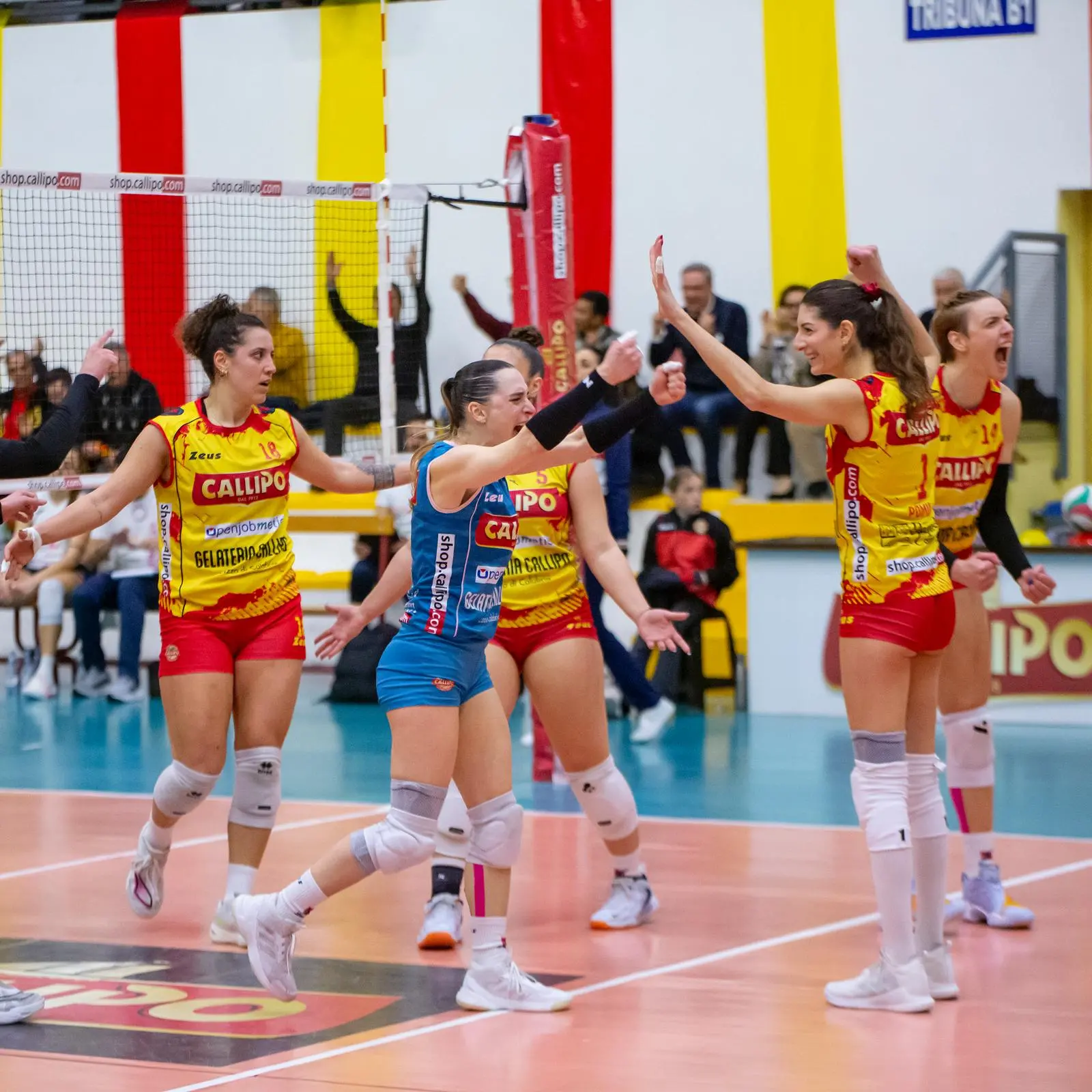 Volley femminile, la Tonno Callipo Vibo batte Castellana Grotte 3-1 e resta sola in vetta\n