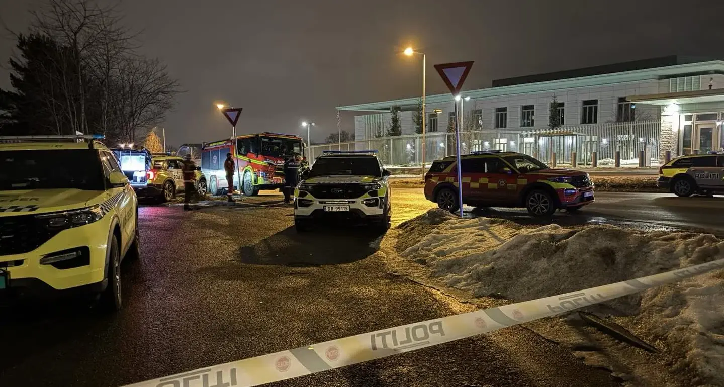 Esplosione davanti all’ambasciata Usa a Oslo nella notte: indagini su possibile atto terroristico\n