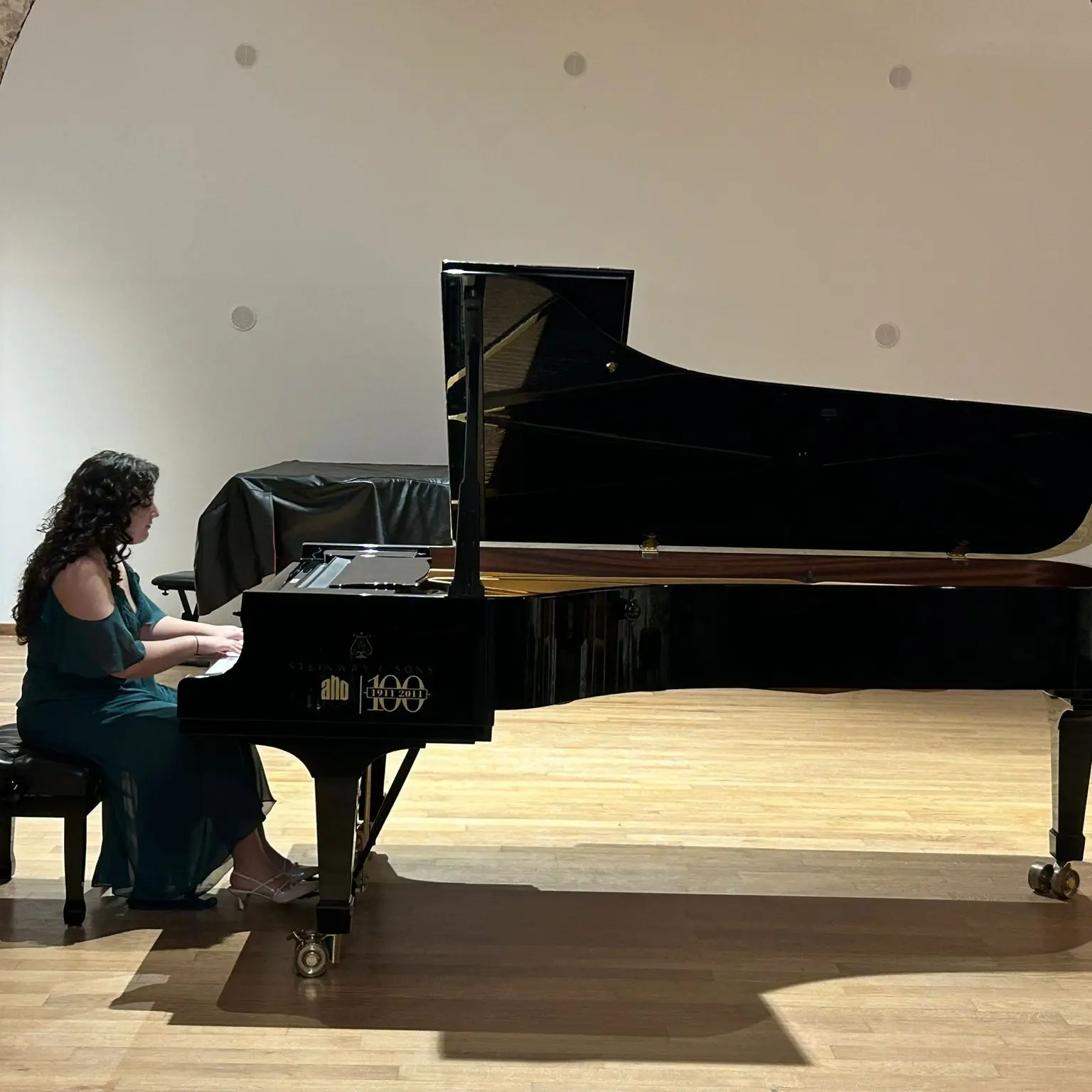 La pianista Chiara Alessio incanta il pubblico del Conservatorio Torrefranca di Vibo\n