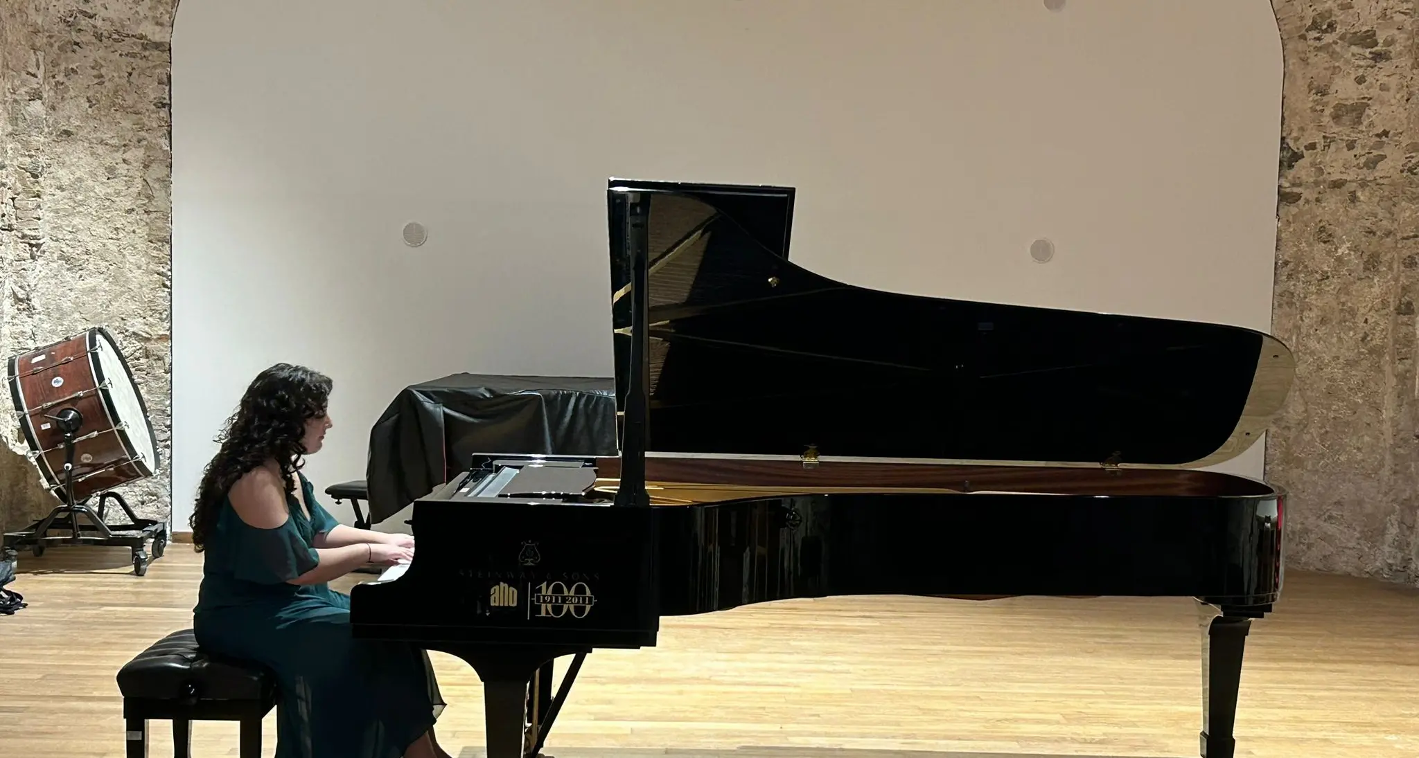 La pianista Chiara Alessio incanta il pubblico del Conservatorio Torrefranca di Vibo\n