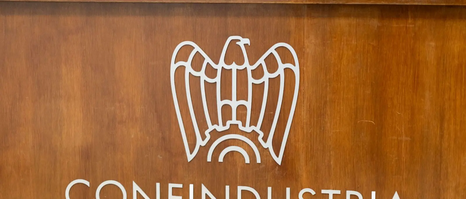 Mezzi Soseteg bruciati a Sinopoli, Confindustria: «Gesto vile contro la libertà d’impresa»\n