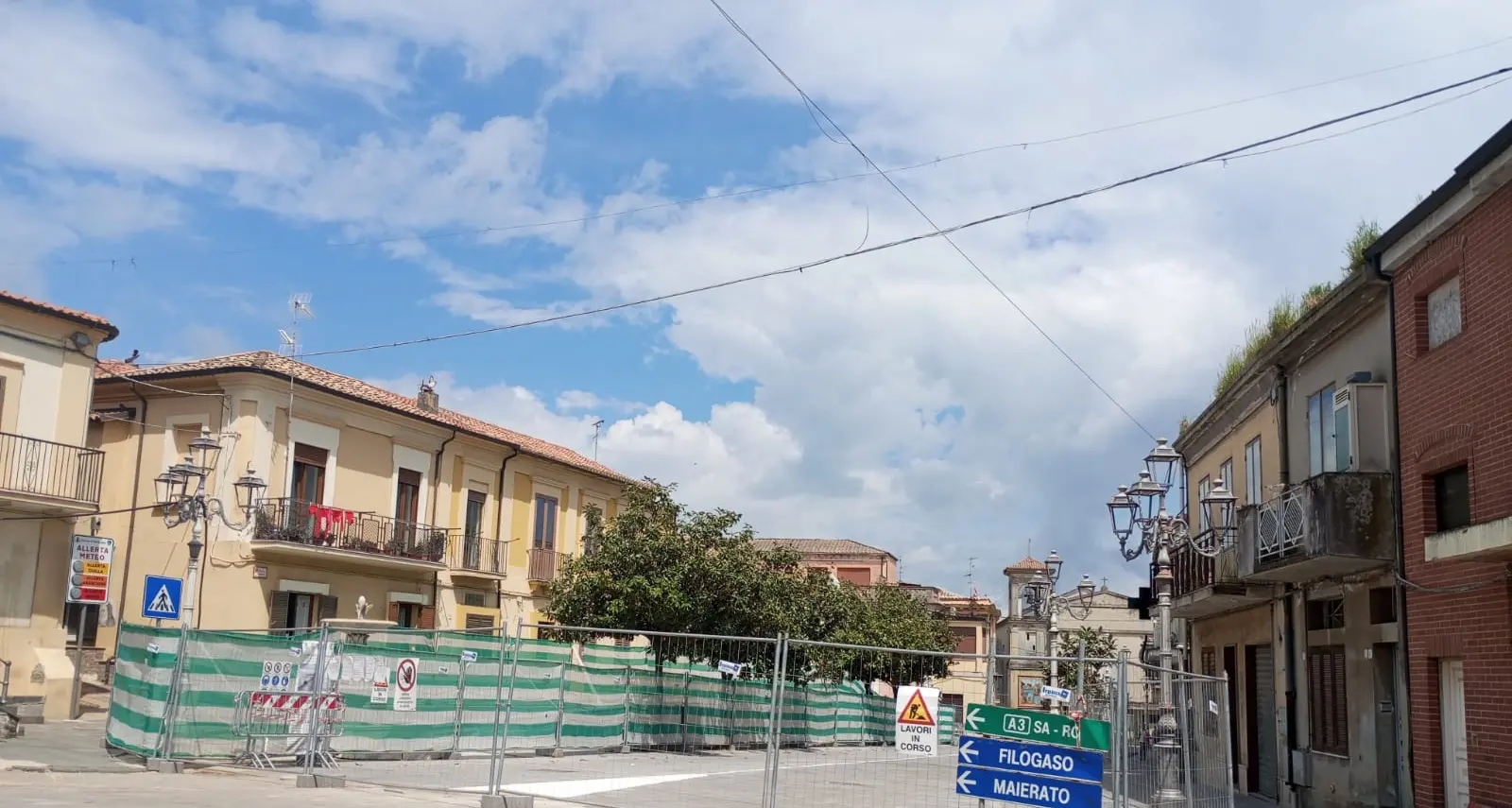 Sant’Onofrio, piazza Umberto I\u00A0ancora cantiere: «La cittadinanza chiede quando finiranno i lavori»\n