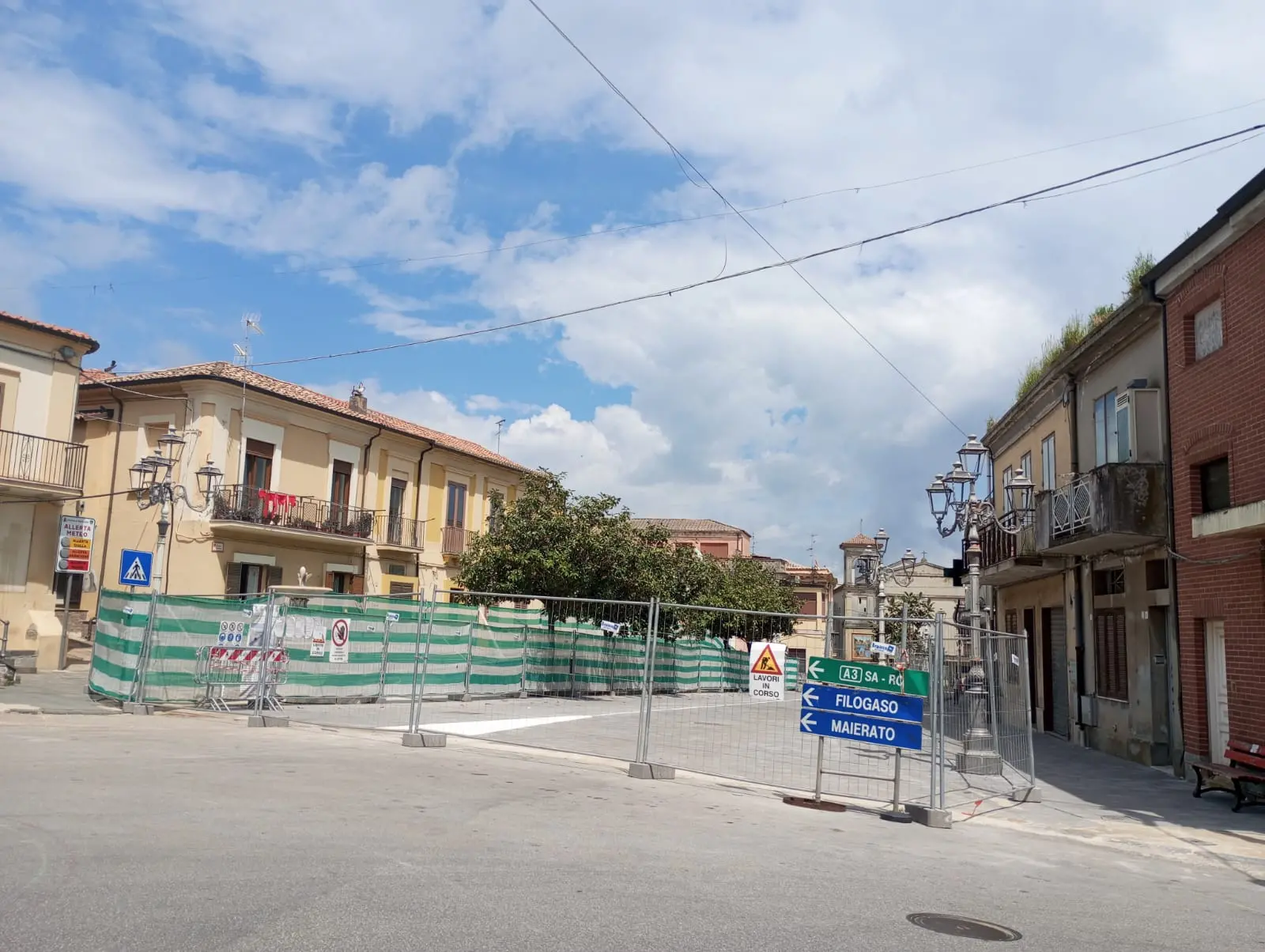 Sant’Onofrio, piazza Umberto I\u00A0ancora cantiere: «La cittadinanza chiede quando finiranno i lavori»\n