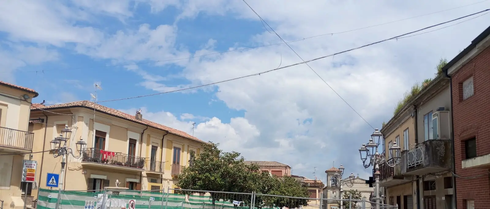 Sant’Onofrio, piazza Umberto I\u00A0ancora cantiere: «La cittadinanza chiede quando finiranno i lavori»\n