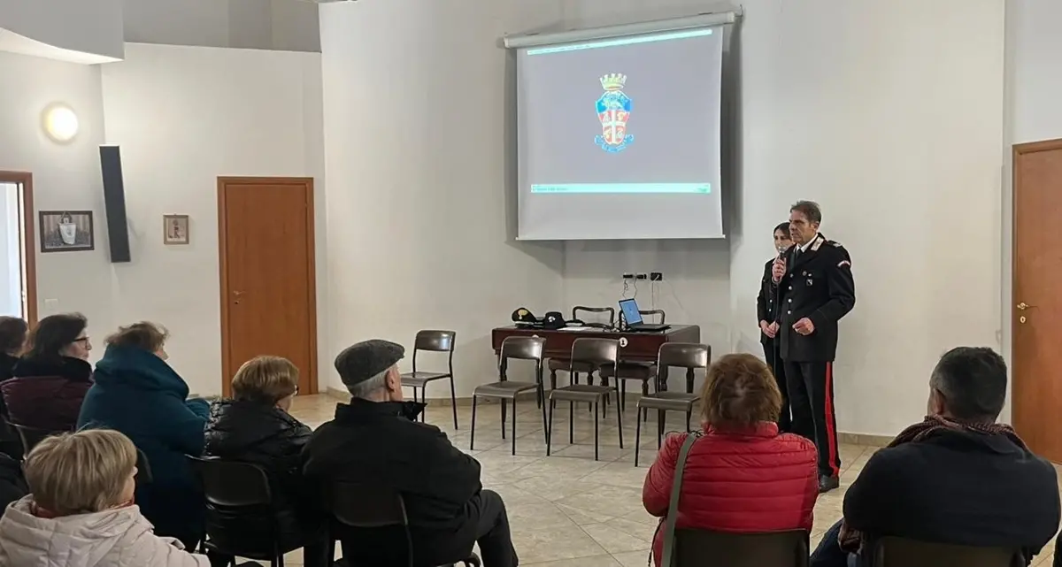 Campo Calabro,\u00A0truffe agli anziani: i carabinieri incontrano la cittadinanza per prevenire i raggiri\n