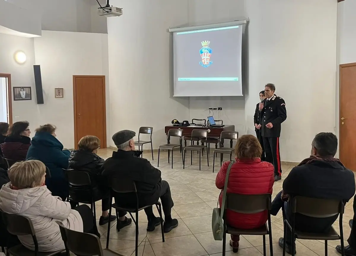 Campo Calabro,\u00A0truffe agli anziani: i carabinieri incontrano la cittadinanza per prevenire i raggiri\n