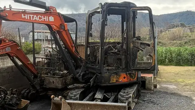 Danneggiamento mezzi Soseteg, Versace: «All’azienda\u00A0tutto\u00A0il nostro sostegno. Contrastiamo insieme\u00A0atti di chiara matrice intimidatoria»\n